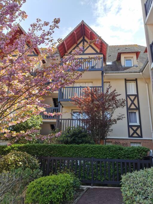 Cabourg Cosy, Appartement Refait A Neuf, 5 Min A Pied De La Mer المظهر الخارجي الصورة